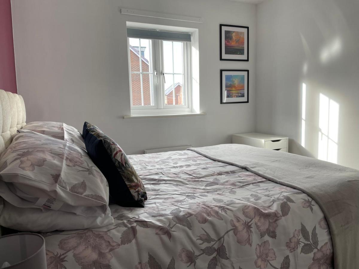 Stunning Large Detached Gloucester, 4 Beds, 3 Bedroom, 2 Bathroom Property, Nr Chelt, The Docks And Quays Sleeps 6 Eksteriør bilde