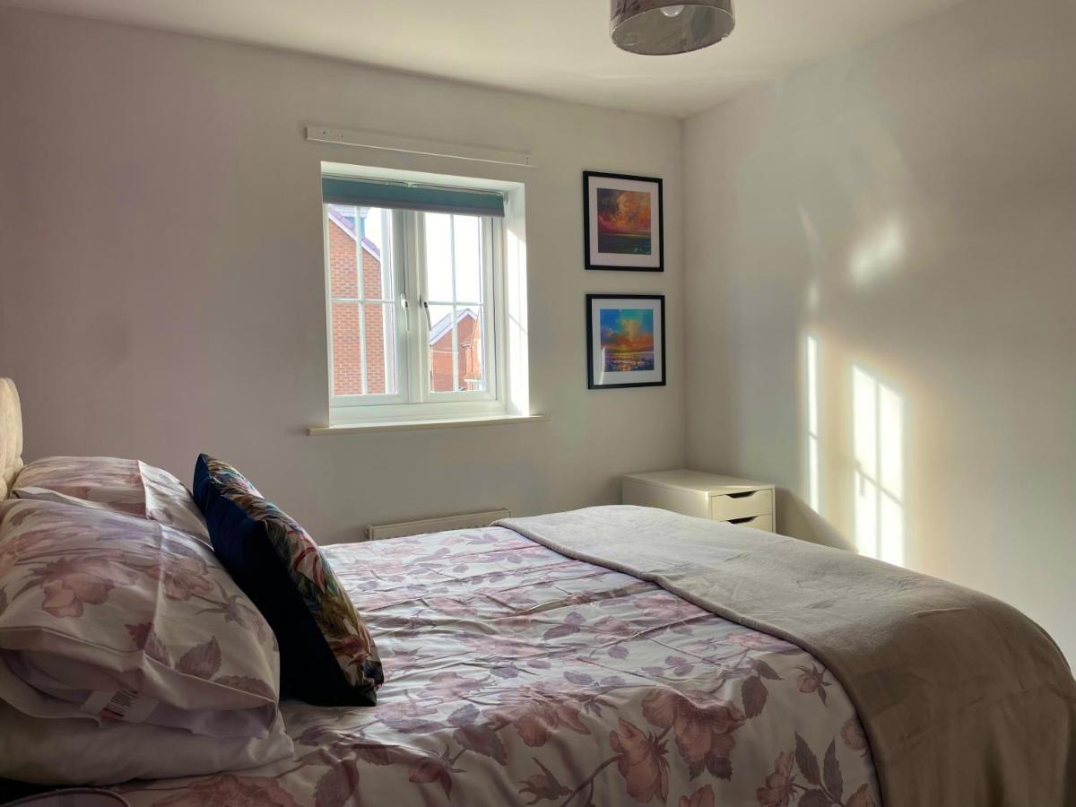 Stunning Large Detached Gloucester, 4 Beds, 3 Bedroom, 2 Bathroom Property, Nr Chelt, The Docks And Quays Sleeps 6 Eksteriør bilde