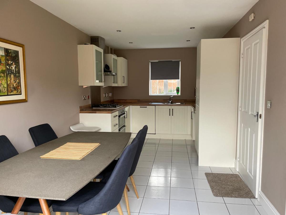 Stunning Large Detached Gloucester, 4 Beds, 3 Bedroom, 2 Bathroom Property, Nr Chelt, The Docks And Quays Sleeps 6 Eksteriør bilde