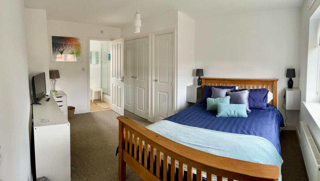 Stunning Large Detached Gloucester, 4 Beds, 3 Bedroom, 2 Bathroom Property, Nr Chelt, The Docks And Quays Sleeps 6 Eksteriør bilde