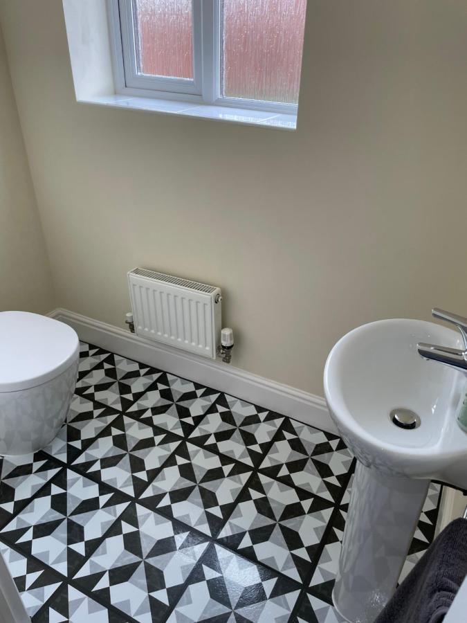 Stunning Large Detached Gloucester, 4 Beds, 3 Bedroom, 2 Bathroom Property, Nr Chelt, The Docks And Quays Sleeps 6 Eksteriør bilde