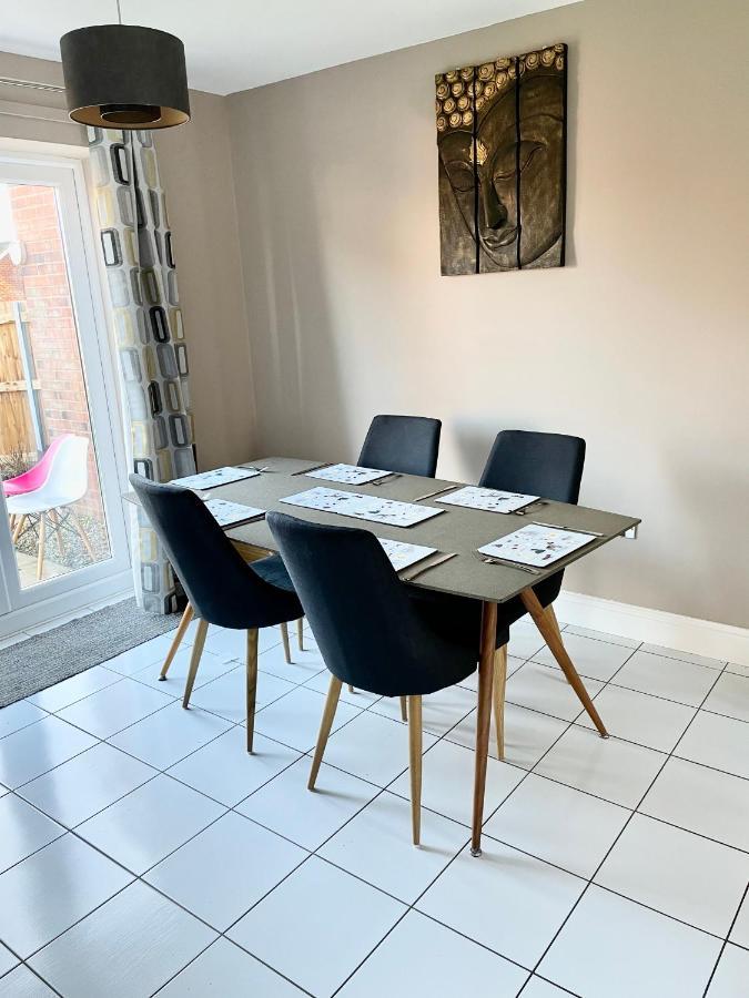 Stunning Large Detached Gloucester, 4 Beds, 3 Bedroom, 2 Bathroom Property, Nr Chelt, The Docks And Quays Sleeps 6 Eksteriør bilde